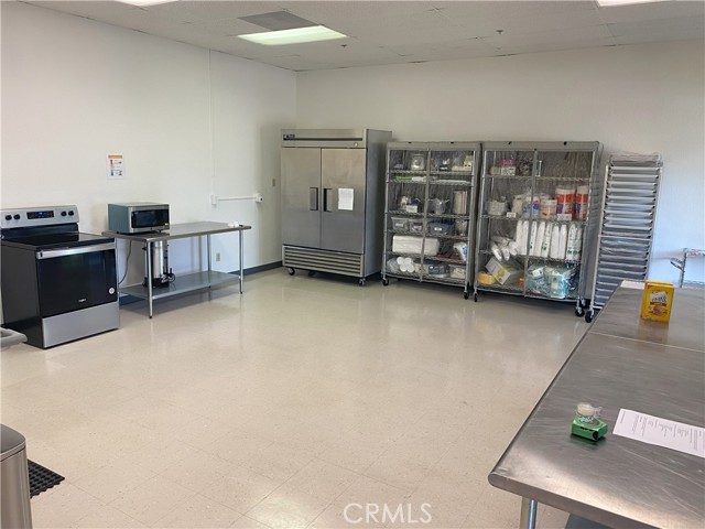 1581 Cummins Drive, Modesto CA: https://media.crmls.org/medias/c44cb0dc-a0d5-48d9-abf6-47219c6c8243.jpg