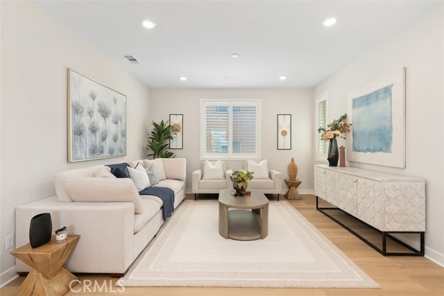 Detail Gallery Image 5 of 50 For 554 Catalonia, Lake Forest,  CA 92630 - 4 Beds | 4 Baths