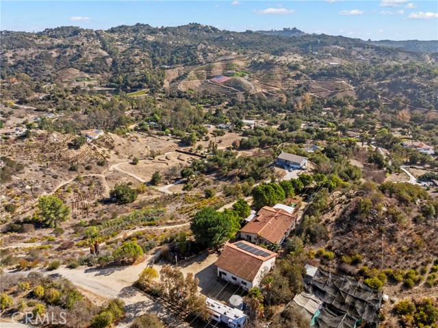 2311 Rose Road, Fallbrook CA: https://media.crmls.org/medias/c44dcda7-addf-4923-bb54-a8e5b76f41a0.jpg