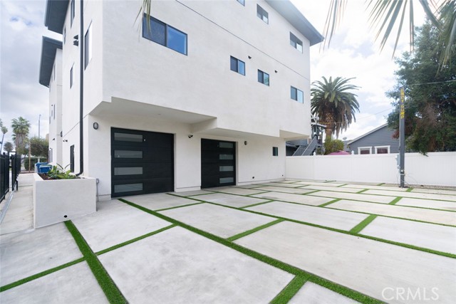 Detail Gallery Image 12 of 42 For 443 N Harvard Bld, Los Angeles,  CA 90004 - 3 Beds | 3 Baths