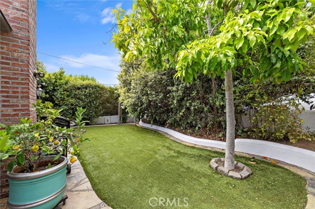 490 Agate, Laguna Beach CA: https://media.crmls.org/medias/c44e7e08-3c6e-4222-925b-9a0d274b3100.jpg