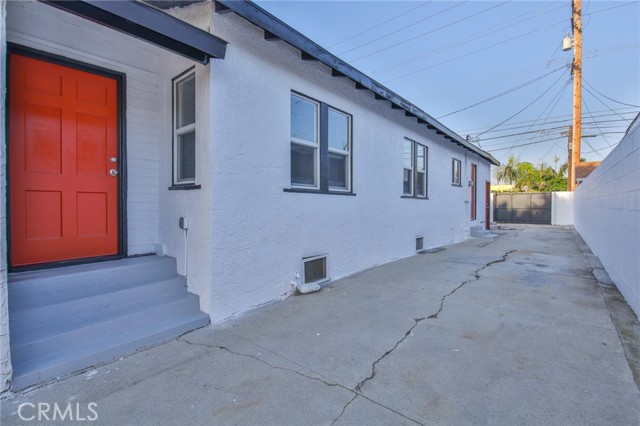 9218 Hooper Avenue, Los Angeles CA: https://media.crmls.org/medias/c44f747b-9150-4a5c-921d-29f8eae39ffd.jpg