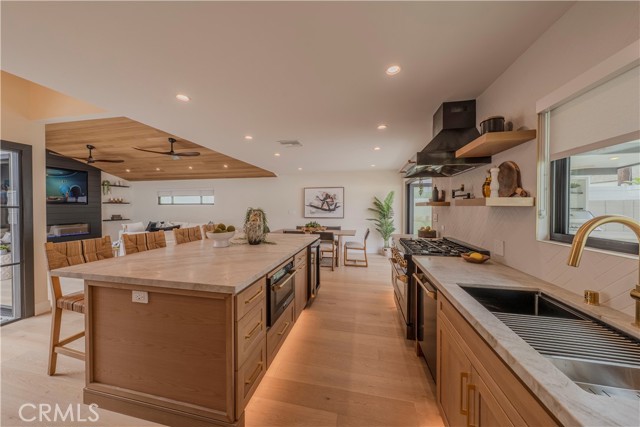 9141 Aloha Drive, Huntington Beach CA: https://media.crmls.org/medias/c44fa7e2-4cc7-4f98-93be-f18ae8787711.jpg