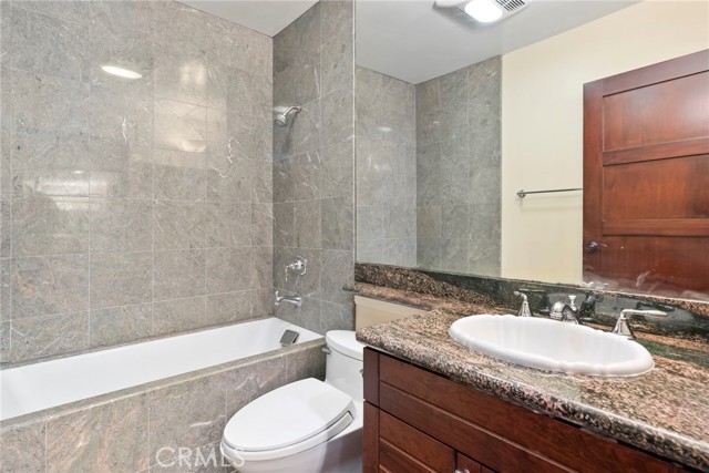 Detail Gallery Image 13 of 32 For 6270 E Bridle Cir, Long Beach,  CA 90815 - 5 Beds | 3/1 Baths