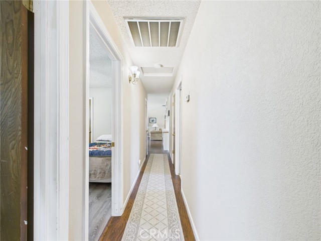 40170 Hillsborough Loop, Oakhurst CA: https://media.crmls.org/medias/c450c648-a10c-44d6-94c4-70734a69c5e6.jpg