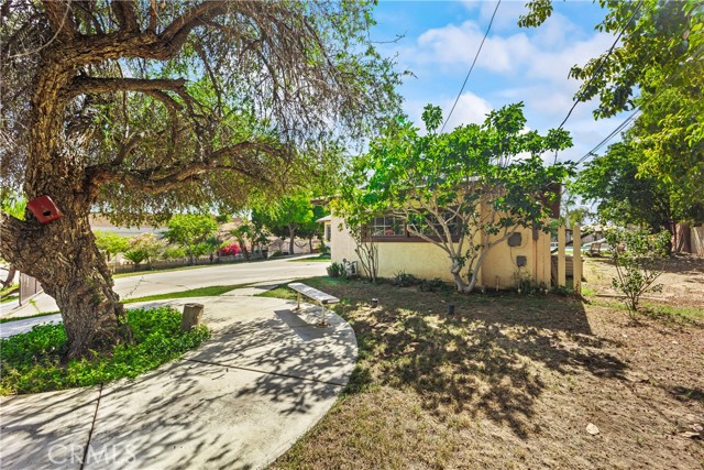 Detail Gallery Image 3 of 31 For 822 Corona, Corona,  CA 92879 - 3 Beds | 2 Baths