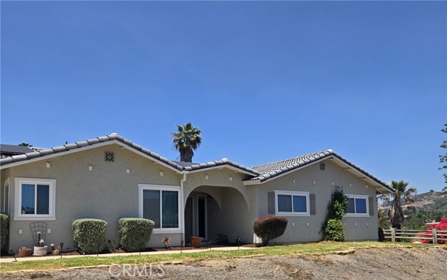 Detail Gallery Image 2 of 31 For 2059 Summit Dr, Escondido,  CA 92025 - 3 Beds | 2 Baths