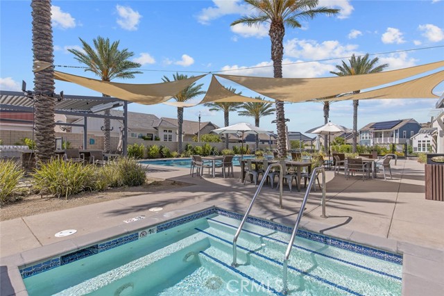 Detail Gallery Image 32 of 47 For 25124 Limetree Ln, Canyon Country,  CA 91387 - 2 Beds | 2/1 Baths