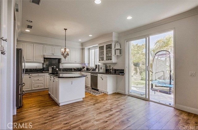 Detail Gallery Image 11 of 27 For 26852 Cottonwood Ct, Valencia,  CA 91381 - 4 Beds | 3 Baths