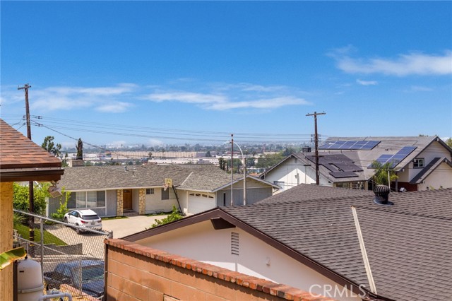 10165 Sully Drive, Sun Valley CA: https://media.crmls.org/medias/c4535ba6-e3e0-4207-abb9-49d1ee66d7b9.jpg