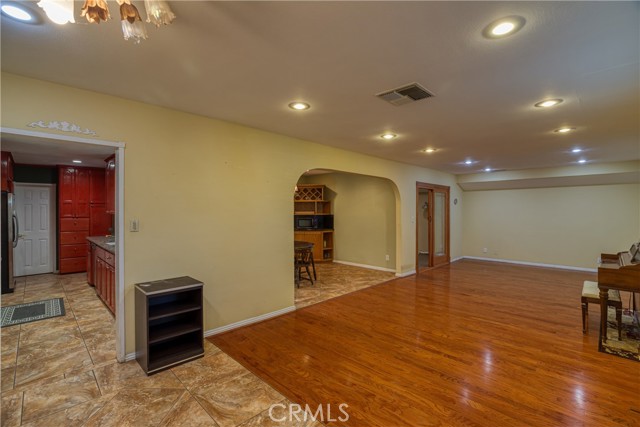 Detail Gallery Image 12 of 40 For 10049 Langdon, –,  CA 91345 - 3 Beds | 3 Baths