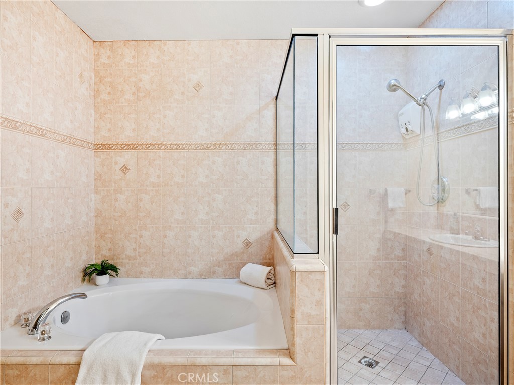 https://media.crmls.org/medias/c4544222-5944-4d77-bc7f-5d0c5b1a4c89.jpg?preset=X-Large