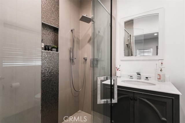 Detail Gallery Image 35 of 36 For 19545 Calvert St, Tarzana,  CA 91335 - 5 Beds | 2/1 Baths