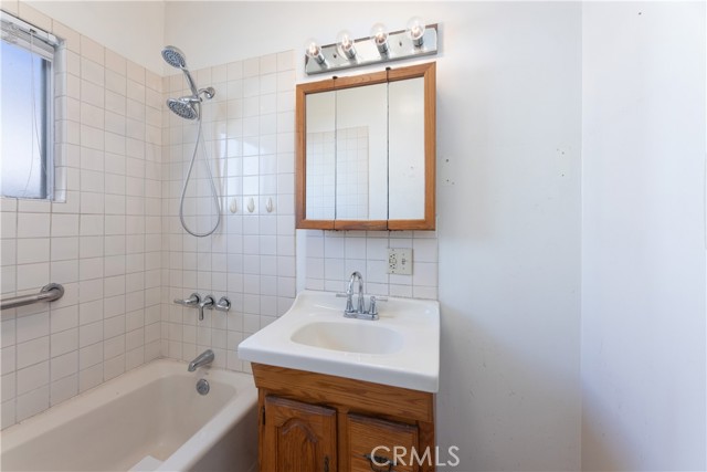 Detail Gallery Image 25 of 48 For 1228 E 64th, Long Beach,  CA 90805 - 2 Beds | 1 Baths