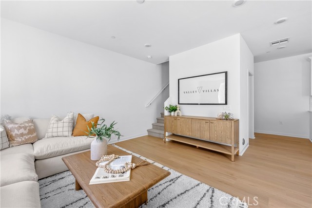 Detail Gallery Image 12 of 23 For 9423 1/2 N Sepulveda Blvd. #3,  North Hills,  CA 91343 - 2 Beds | 2/1 Baths