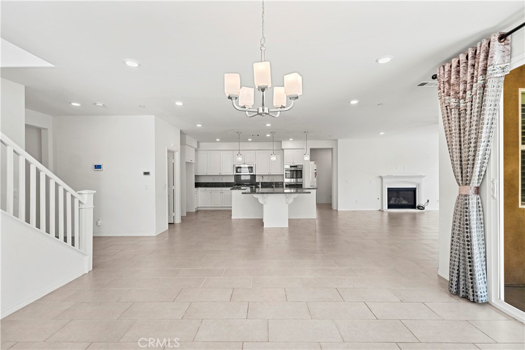 MLS #WS25243385 image #5