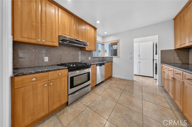 11407 Delano photo 17