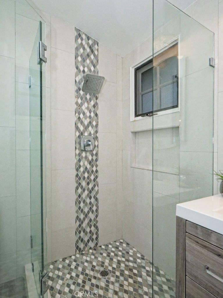 https://media.crmls.org/medias/c4577ef7-ce56-47b6-8236-18c1a2d34575.jpg?preset=X-Large