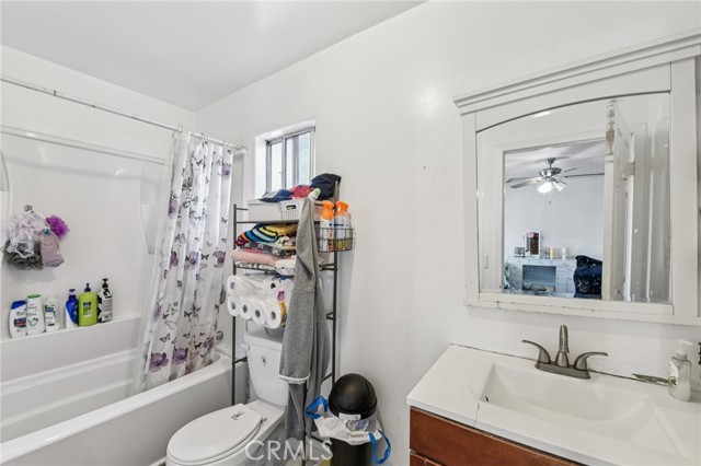 Detail Gallery Image 11 of 38 For 342 W 56th, Los Angeles,  CA 90037 - 8 Beds | 4 Baths