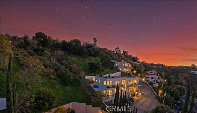 Detail Gallery Image 43 of 44 For 3952 Oakfield Dr, Sherman Oaks,  CA 91423 - 5 Beds | 4/1 Baths