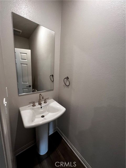 Detail Gallery Image 13 of 22 For 103 Hudson Street, Pomona,  CA 91766 - 4 Beds | 3/1 Baths