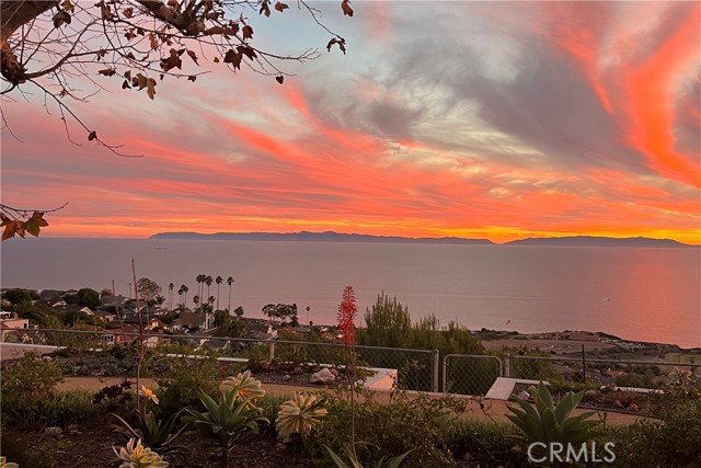 Welcome to 3770 Coolheights Drive, and a very amazing view property. Do you like Sunsets?