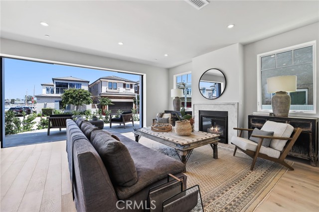 825 W Bay Avenue, Newport Beach CA: https://media.crmls.org/medias/c45a808d-eb71-4ec9-b2f5-f0ae0b82f980.jpg