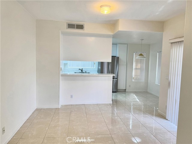 Detail Gallery Image 6 of 18 For 18319 Hart St #3,  Reseda,  CA 91335 - 4 Beds | 4 Baths