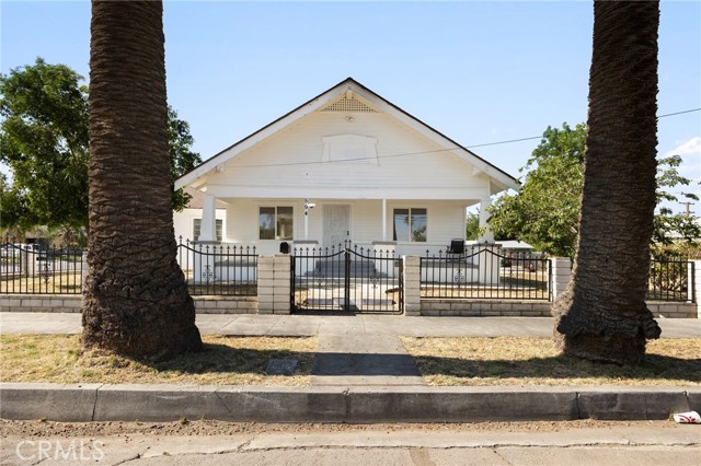 594 W 10th Street, San Bernardino CA: https://media.crmls.org/medias/c45c313a-5a21-4a7b-bfa5-4fa678b6bc99.jpg