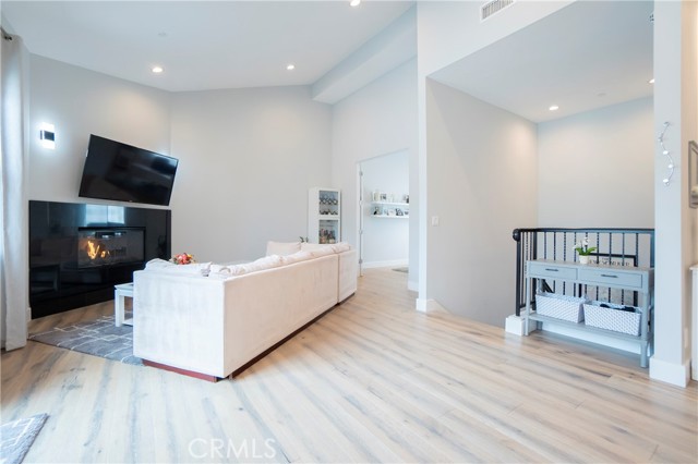 Cozy entertainmet space to watch all your favorite games