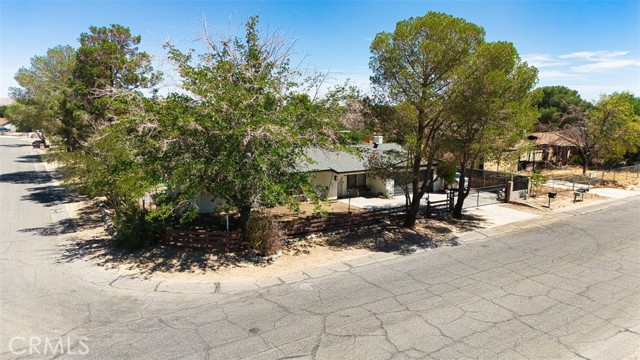 Detail Gallery Image 3 of 14 For 17535 Highacres Ave, Lake Los Angeles,  CA 93591 - 4 Beds | 2 Baths