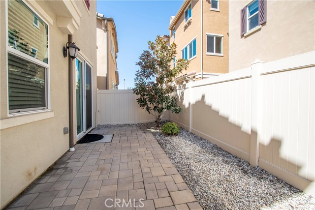 Detail Gallery Image 25 of 31 For 14717 W Rose Ln, Van Nuys,  CA 91405 - 3 Beds | 2/1 Baths