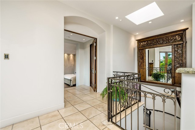 215 S Poinsettia Avenue, Manhattan Beach CA: https://media.crmls.org/medias/c45f5364-9291-43fd-bba3-4364357095b9.jpg