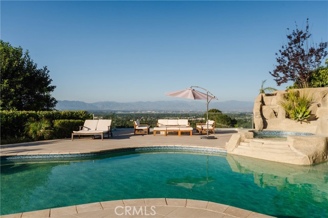 4935 Calvin Avenue, Tarzana CA: https://media.crmls.org/medias/c45fe837-66fd-4516-bfe9-336b552593f1.jpg