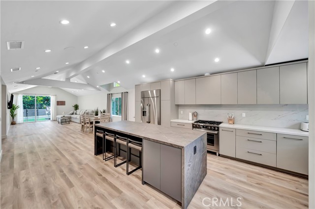 Detail Gallery Image 15 of 54 For 6743 Colgate Ave, Los Angeles,  CA 90048 - 4 Beds | 3/1 Baths