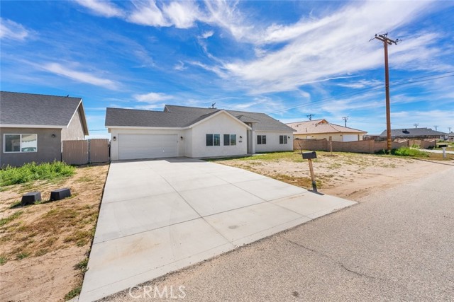 Detail Gallery Image 3 of 57 For 10588 Peach Ave, California City,  CA 93505 - 4 Beds | 2/1 Baths