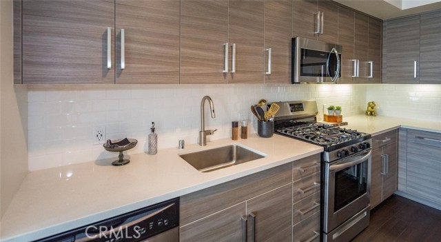 150 Van Ness Avenue, San Francisco CA: https://media.crmls.org/medias/c4611855-0fd5-4134-81ac-ff319765fef8.jpg