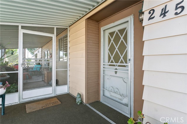 24921 Muirlands Boulevard, Lake Forest CA: https://media.crmls.org/medias/c4615876-2b43-45ce-bac3-31ce871506d4.jpg