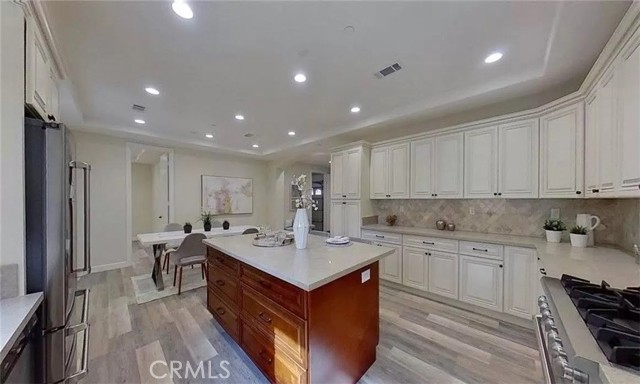 7792 Liberty Drive, Huntington Beach CA: https://media.crmls.org/medias/c4616e13-14ae-4ae6-9a90-45c6b6569d94.jpg