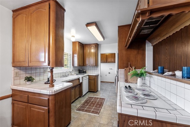 748 E Casad Street, Covina CA: https://media.crmls.org/medias/c461e442-ad85-4f91-a47c-941e4197f8e5.jpg