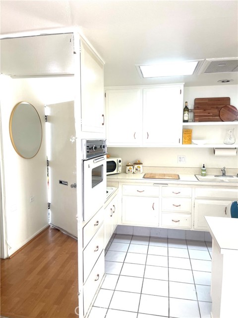 Detail Gallery Image 8 of 30 For 1600 Northwood Rd 11 275f,  Seal Beach,  CA 90740 - 2 Beds | 1 Baths