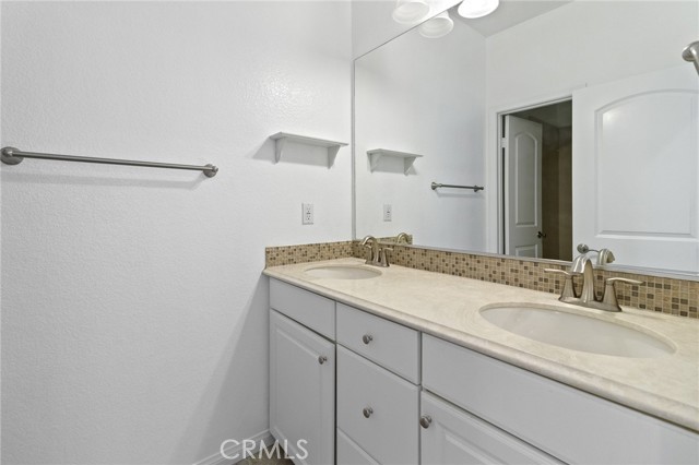 Detail Gallery Image 17 of 28 For 142 Yellow, Irvine,  CA 92618 - 4 Beds | 3 Baths