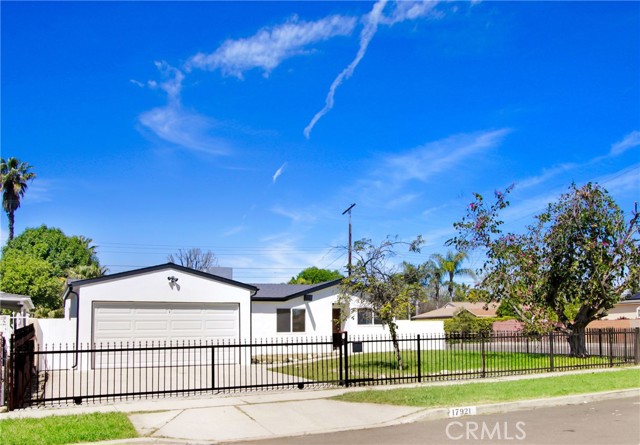 Detail Gallery Image 2 of 15 For 17921 Ingomar St, Reseda,  CA 91335 - 4 Beds | 2 Baths