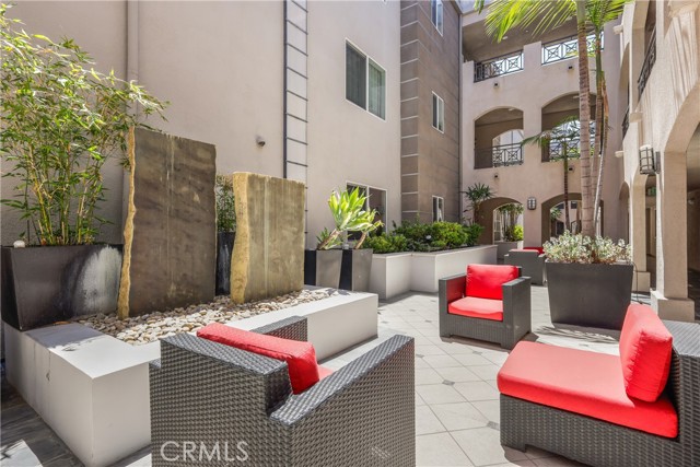 Detail Gallery Image 4 of 41 For 4424 Whitsett Ave #307,  Studio City,  CA 91604 - 2 Beds | 2 Baths