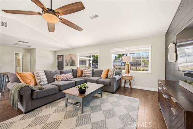 Detail Gallery Image 6 of 29 For 2041 Lupin St, Simi Valley,  CA 93065 - 3 Beds | 2 Baths