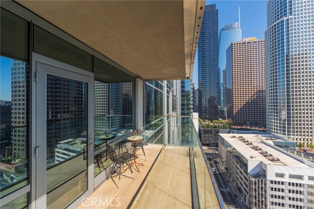 877 Francisco Street, Los Angeles CA: https://media.crmls.org/medias/c46671ed-1a3c-4475-bd06-42378d575367.jpg