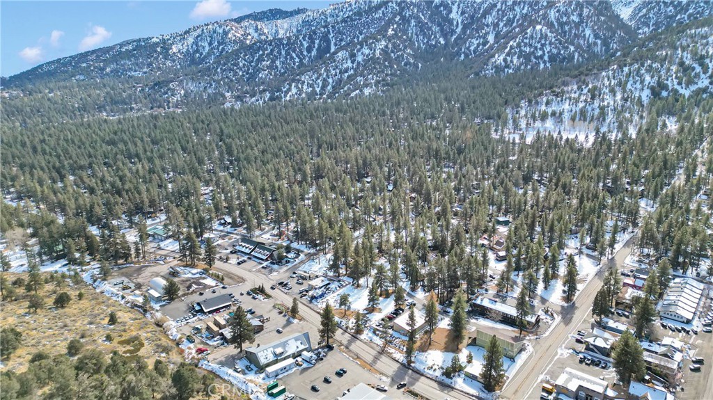 https://media.crmls.org/medias/c466828c-3487-44a7-bc03-7d8c39b6a592.jpg?preset=X-Large