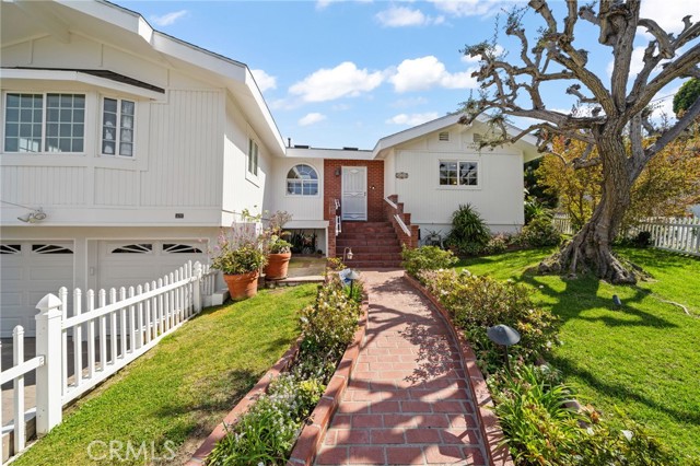 400 Campdell Street, Playa del Rey CA: https://media.crmls.org/medias/c466e3b1-7cc7-454c-812b-adf69063a862.jpg