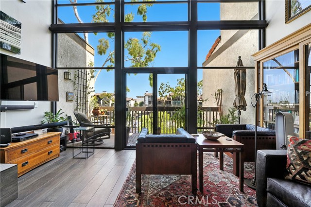 7322 Marina Pacifica N Drive, Long Beach CA: https://media.crmls.org/medias/c4672f05-3b19-48dd-948d-1269d617a6c2.jpg