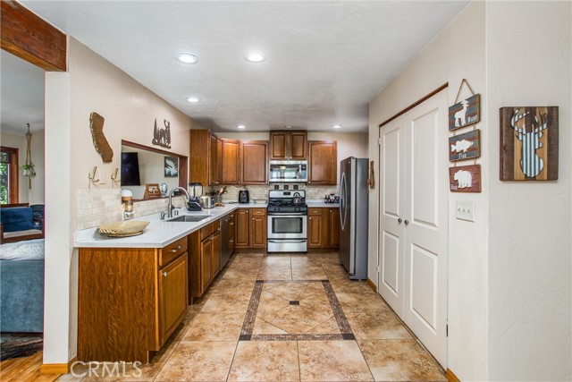 Detail Gallery Image 6 of 34 For 30421 Live Oak Dr, Running Springs,  CA 92382 - 4 Beds | 3/1 Baths